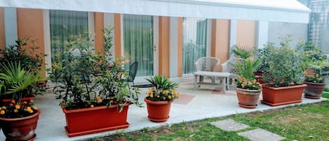  private entrance and patio of the room