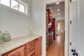 Walk-through butler's pantry from dining room to kitchen