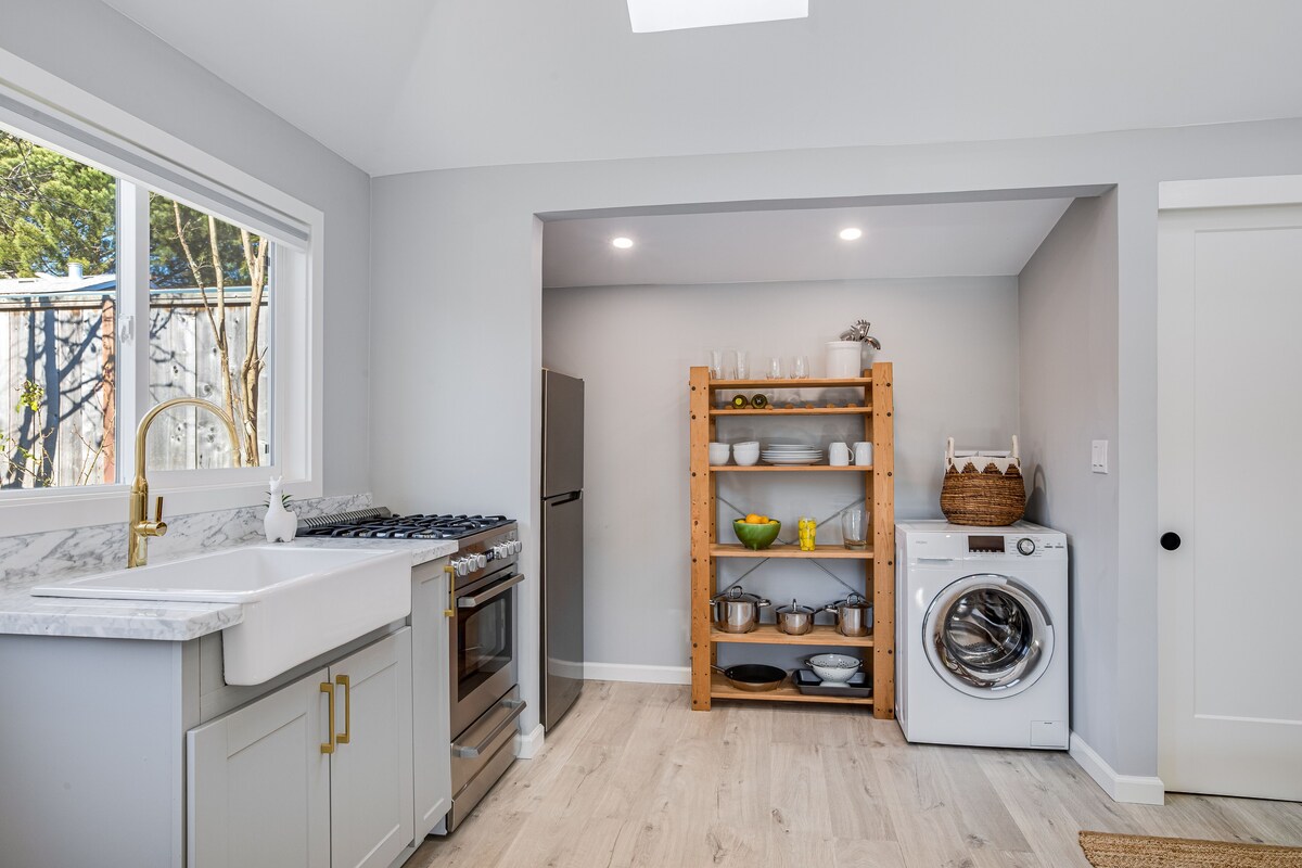Modern Mill Valley Studio in Sycamore Park