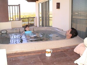 Outdoor spa tub