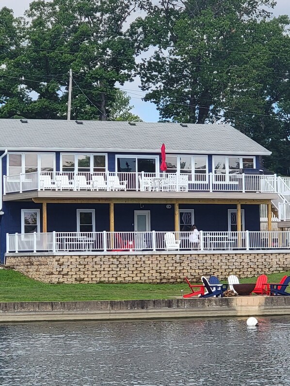 Huge new deck, upper and lower level.
