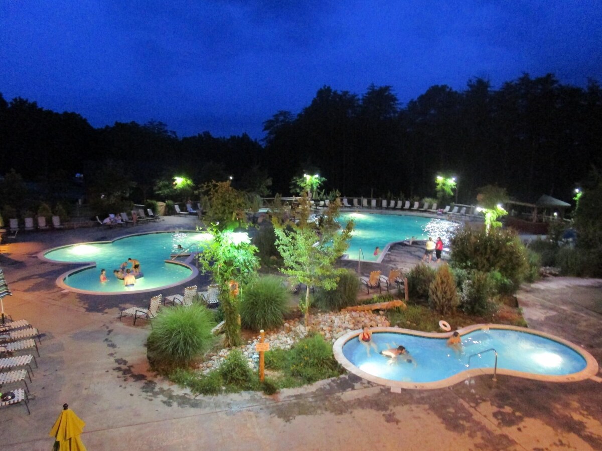 1,000 Acre Resort Horseback Riding 60 Acre Lake; Pools, whirlpool, games room