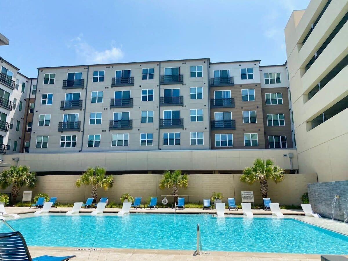 LegacyWest|Corporate|2Bed|Courtyard View