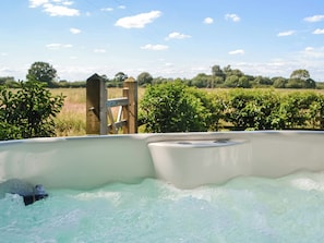 Hot tub | Morning Mist, Strensall, near York