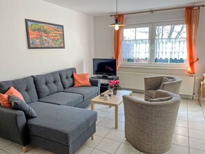 Meubles, Design Intérieur, Sol, Canapé, Bois, Sol, Table, Pièce, Salon, Appartement