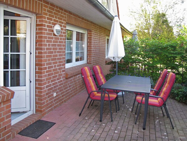 Meubles, Propriété, Bâtiment, Plante, Fenêtre, Table, Bois, Chaise, Maison, Mobilier De Jardin