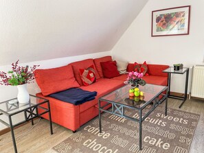 Møbel, Gulvbelægning, Couch, Indretning, Etage, Træ, Stue, Bord, Værelse, Lejlighed
