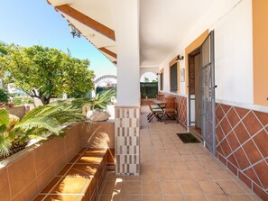 Balcony, Wood Stain, Shade, Baluster, Outdoor Furniture, Outdoor Structure, Tile, Handrail, Porch, Fence