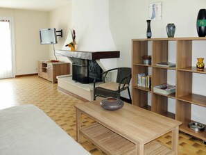 Regal, Möbel, Zimmer, Regale, Eigentum, Interior Design, Gebäude, Fussboden, Tabelle, Wohnzimmer