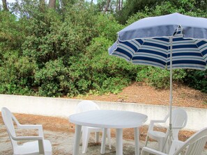 Eigentum, Regenschirm, Möbel, Tabelle, Gartenmöbel, Tisch Im Freien, Schatten, Haus, Stuhl, Terrasse