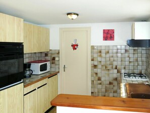 Comptoir, Pièce, Cuisine, Propriété, Cabinetry, Meubles, Design Intérieur, Sol, Bâtiment, Tuile