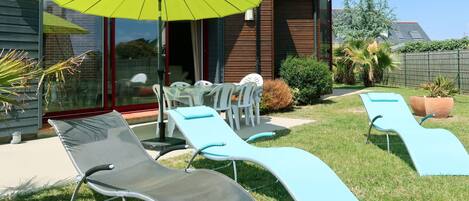 Umbrella, Furniture, Yard, Outdoor Furniture, Property, Table, Patio, Outdoor Table, Backyard, Lawn