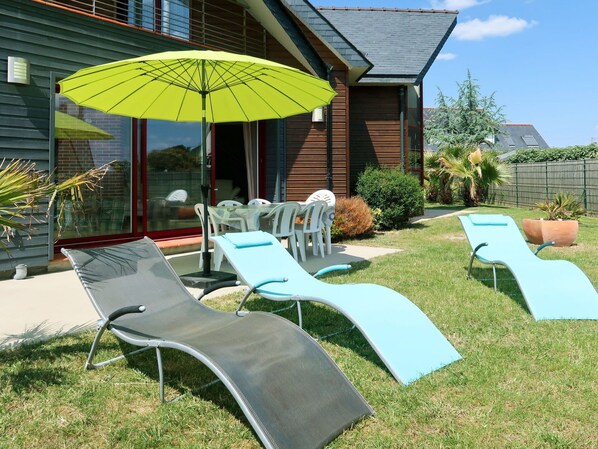 Parapluie, Meubles, Cour, Mobilier De Jardin, Propriété, Table, Patio, Tableau De Plein Air, Arrière-Cour, Pelouse