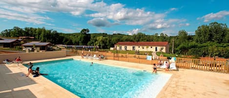 Water, Cloud, Sky, Plant, Swimming Pool, Building, Azure, Tree, House, Chair