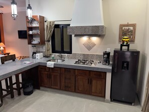 Granite countertop come with a fully equipped kitchen