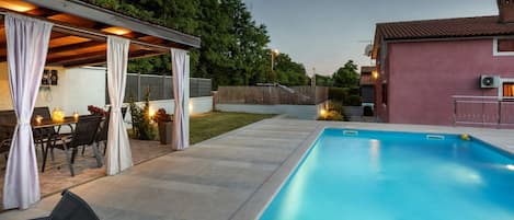 Water, Sky, Property, Plant, Swimming Pool, Building, Tree, Shade, Chair, Outdoor Furniture