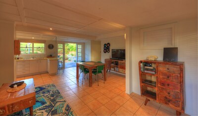 Maleny self contained Cottage & outdoor spa, walk to village cafes & restaurants