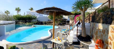 Wonderful Puerto Del Carmen Villa | Central Location | Villa Cilla | Sea views | Large Pool Area | Lanzarote