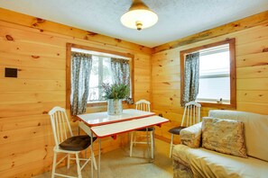 Dining Area | Dishes & Flatware Provided