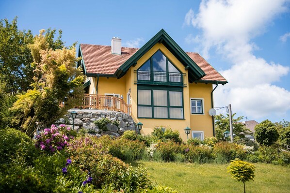 Willkommen in Ihrem Traumurlaub Charmante Ferienwohnung mit allem Komfort!