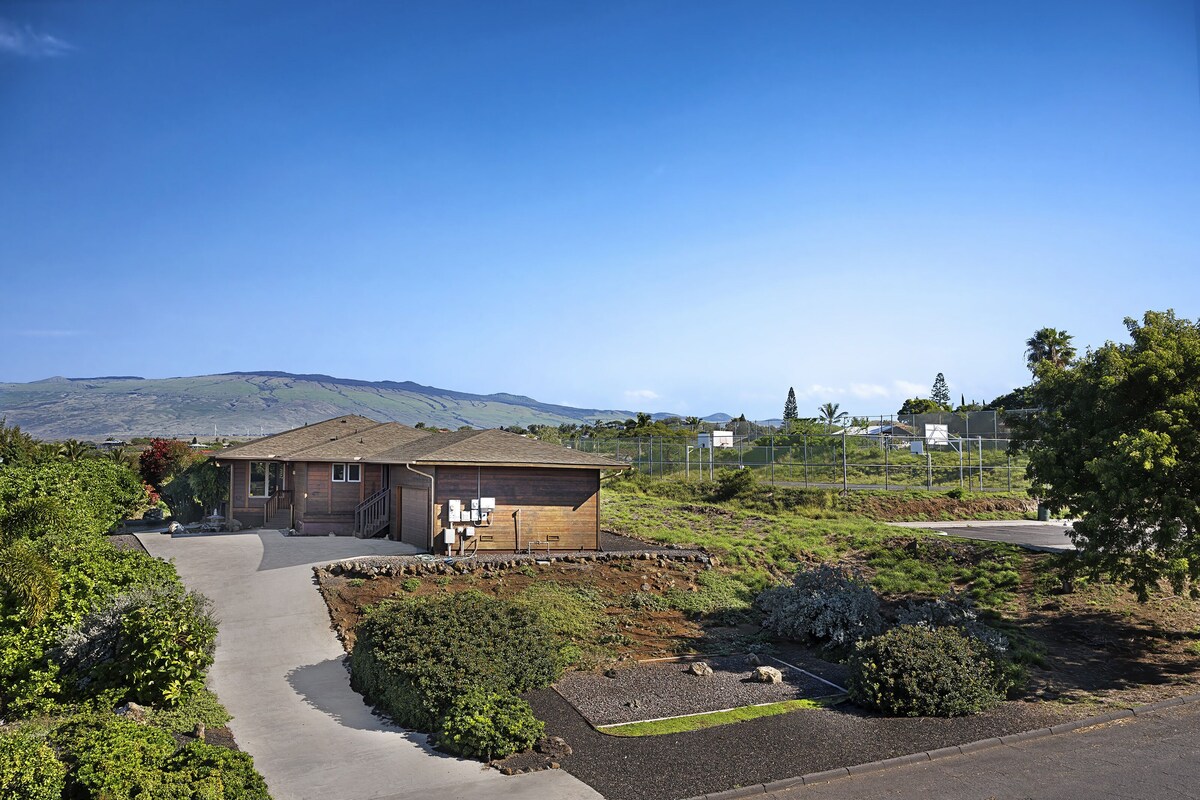 Hale O’ Waikoloa- Stunning Cedar Home with Sweeping Ocean & Mountain Views