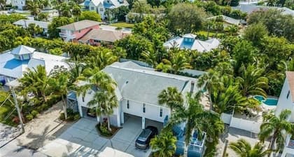 7 Doors Down 3 Bedroom Villa by RedAwning