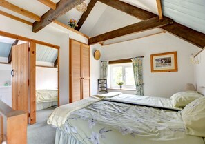 Twin bedroom 