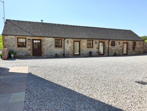 Front View of Trail View Cottage