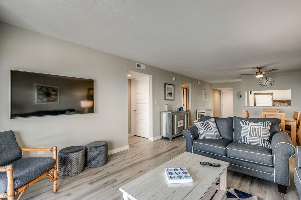 Oceanfront Family Friendly Condo- Beautiful Views! Steps to the Beach