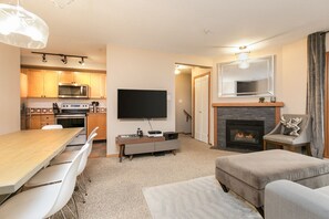 All of our homes have flat screen TVs, DVD player, Wi-Fi and ste - All of our homes have flat screen TVs with 100+ channels, DVD player, Wi-Fi and stereo.