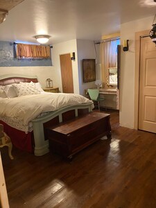 Big cozy basement close to downtown!