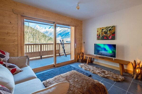 Main Living area, Access to the Balcony with uninterrupted  views of the whole valley, flat screen TV, 