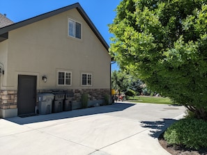 Guest parking area