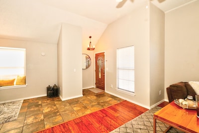 End of Summer Sale! Private Cozy Home *Middle of Downtown Plano* Sanitized!