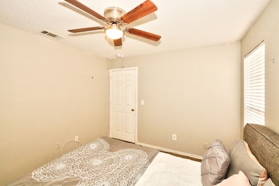 End of Summer Sale! Private Cozy Home *Middle of Downtown Plano* Sanitized!