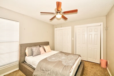 End of Summer Sale! Private Cozy Home *Middle of Downtown Plano* Sanitized!