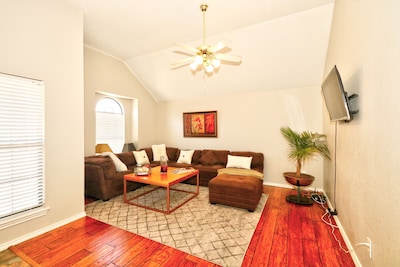 End of Summer Sale! Private Cozy Home *Middle of Downtown Plano* Sanitized!