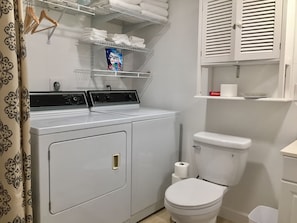 Includes washer and dryer in studio.