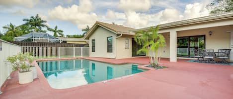 Coral Springs Vacation Rental | 4BR | 2.5BA | 2,800 Sq Ft | Step-Free Entry