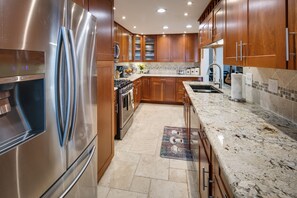 Updated kitchen with all amenities