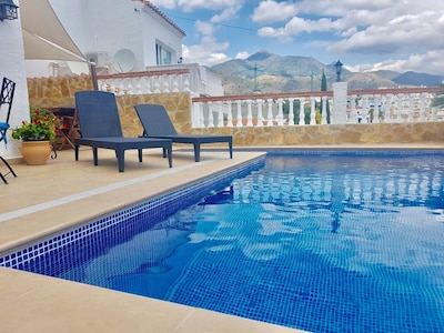 Luxury villa with private pool with stunning mountain views, Free Wifi