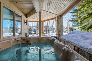 Indoor spa tub