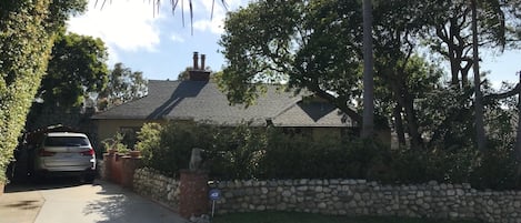 Curb side view of front of residence