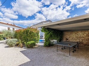 Shrub, Residential Area, Home, Shade, Garden, Outdoor Furniture, Estate, Landscaping, Backyard