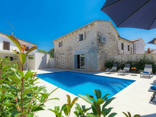 Eigentum, Schwimmbad, Blau, Gebäude, Azurblau, Grundeigentum, Haus, Urlaub, Villa, Resort