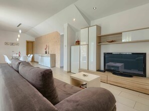 Möbel, Eigentum, Couch, Komfort, Gebäude, Holz, Cabinetry, Fernsehen, Tabelle, Interior Design