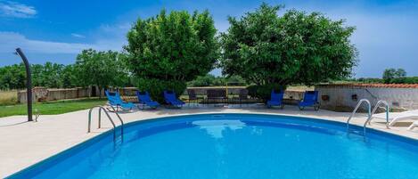 Water, Sky, Property, Cloud, Swimming Pool, Plant, Blue, Azure, Nature, Building