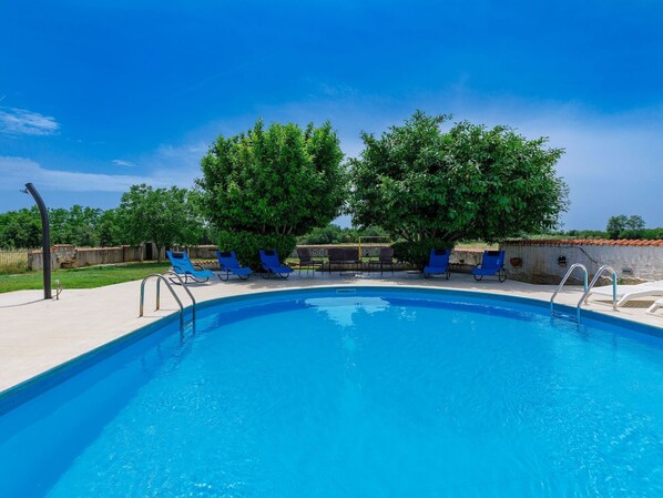 Water, Sky, Property, Cloud, Swimming Pool, Plant, Blue, Azure, Nature, Building