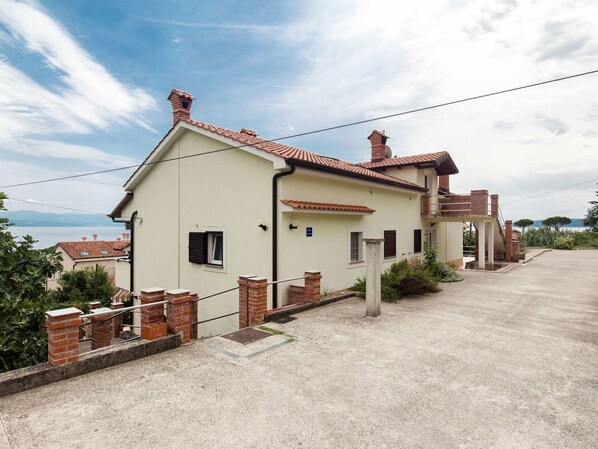 Property, House, Residential Area, Building, Home, Real Estate, Sky, Neighbourhood, Town, Land Lot