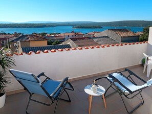 Eigentum, Urlaub, Haus, Resort, Gebäude, Wohnung, Grundeigentum, Zimmer, Dach, Balkon